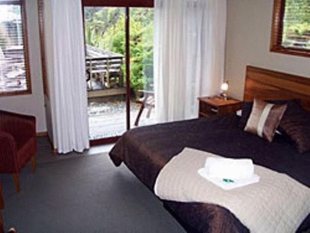 Mahitahi Lodge Bruce Bay Szoba fotó